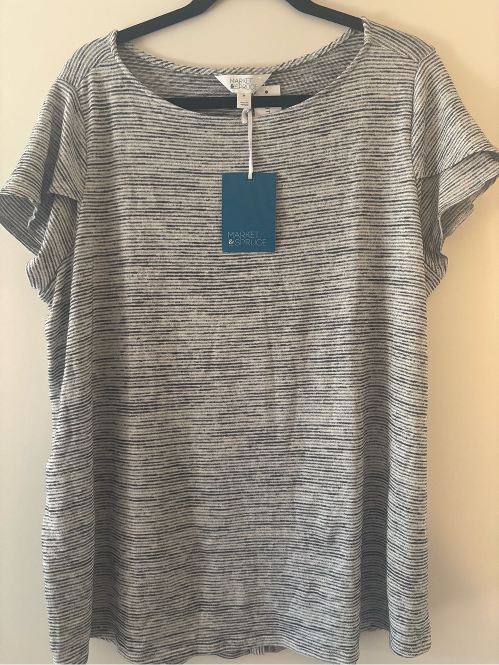 Market & Spruce Gray and White Short Sleeve Tee